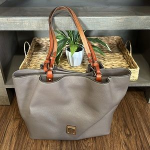✔️Dooney & Bourke Multi-Pocket Tote in Elephant Gray, EUC